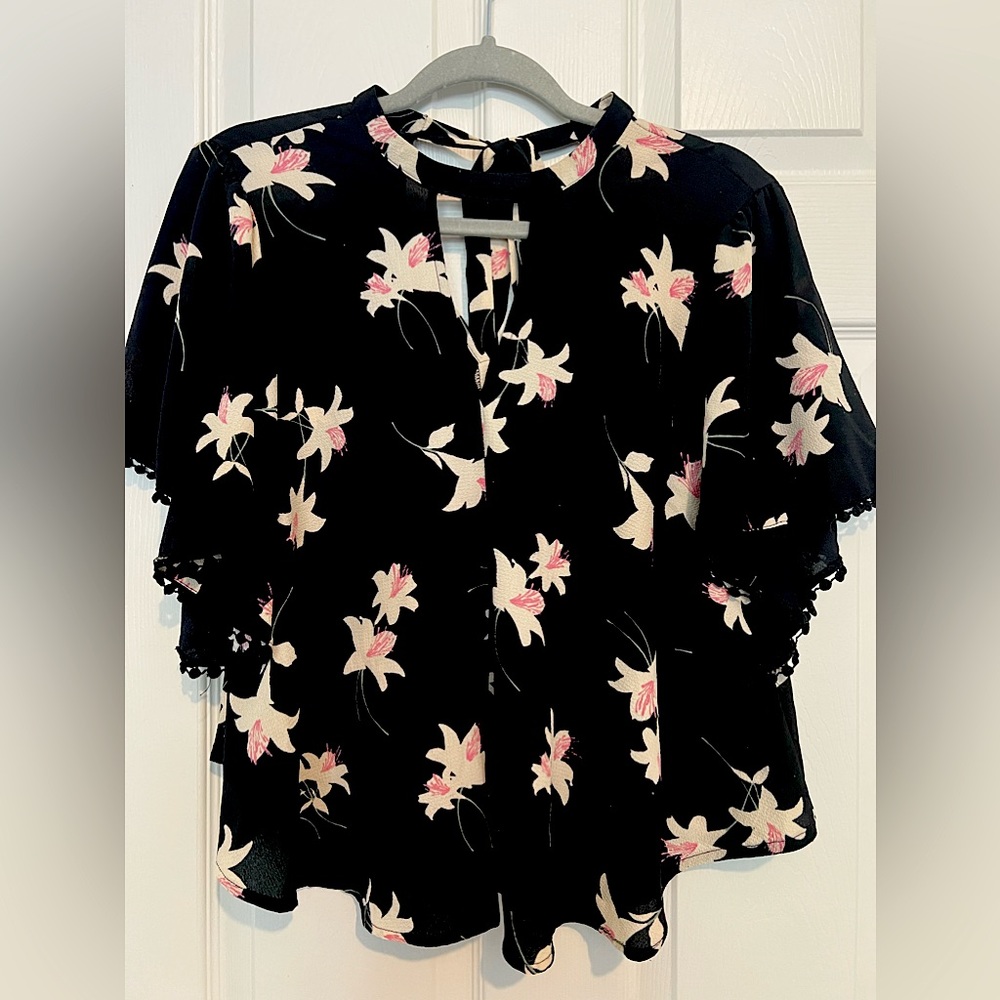 Crescent & Willough floral top size L.